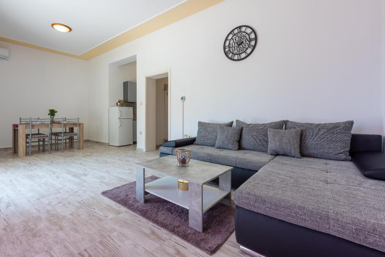 Apartments Antonija Crikvenica Eksteriør bilde